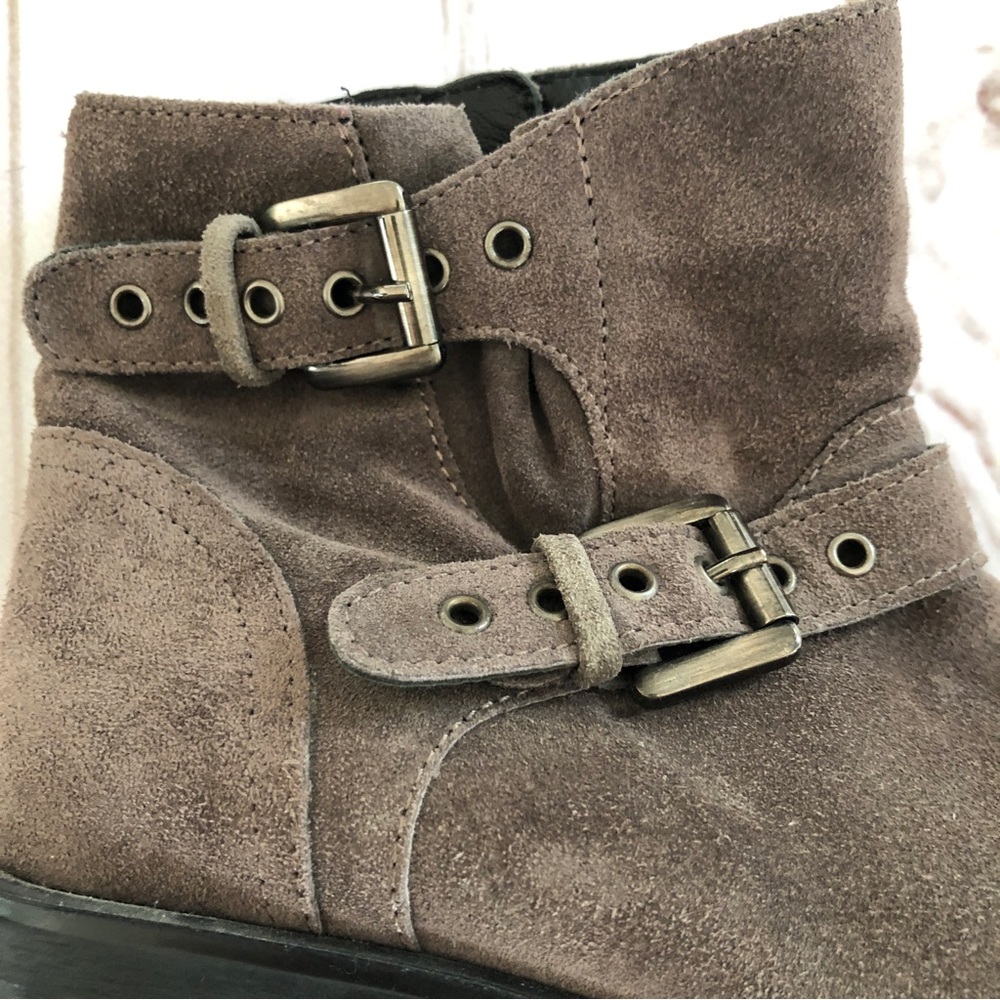 Aguatalia Moto Chunky Bootie Buckle Suede Grey/Taupe Lug Sole Zip-Up NWOT 8.5 - Picture 6 of 12